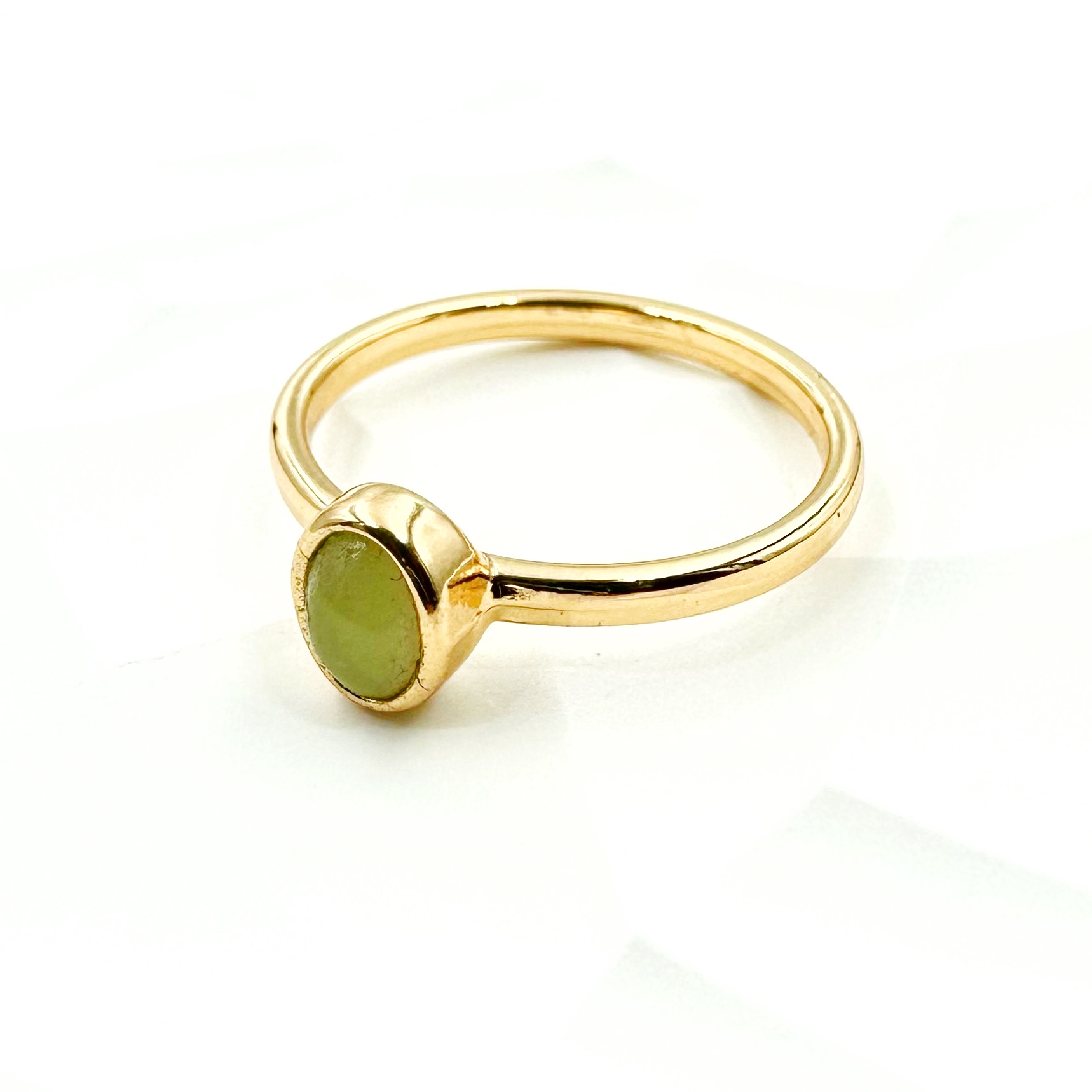 ANILLO CON DISEÑO OVAL VERDE