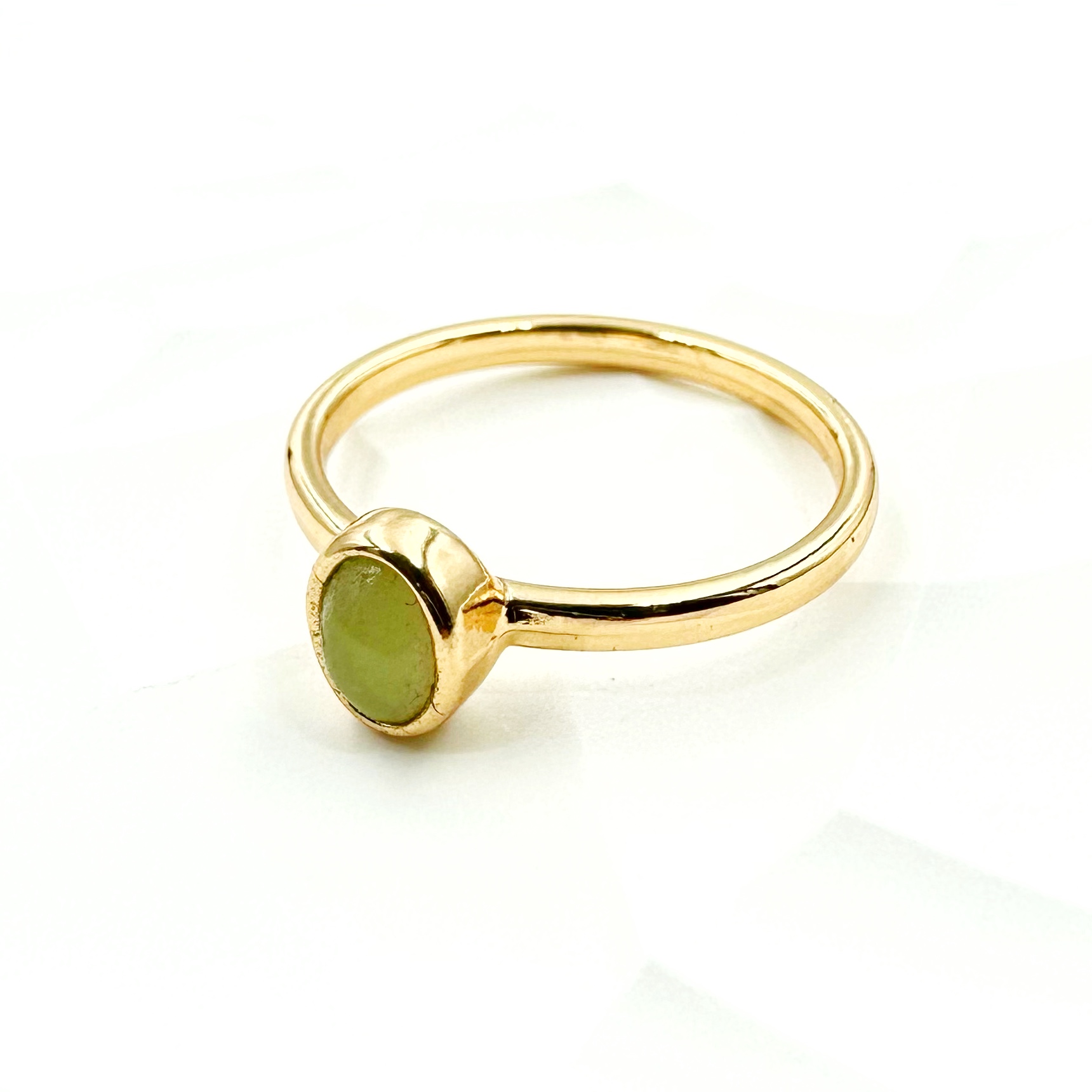 ANILLO CON DISEÑO OVAL BLANCO